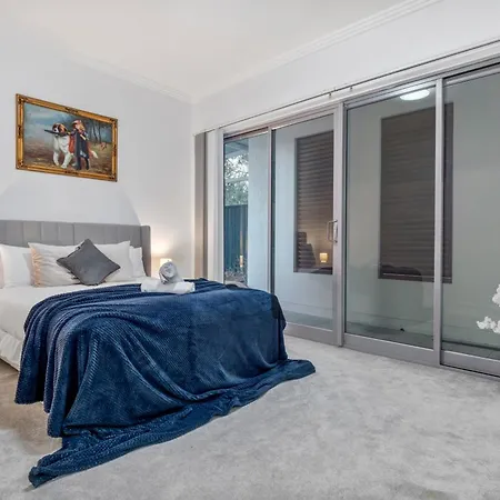Luxury Retreat Sydney Airport Direct Train Line Villa Exterior photo