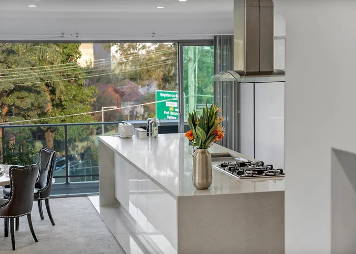 Luxury Retreat Sydney Airport Direct Train Line